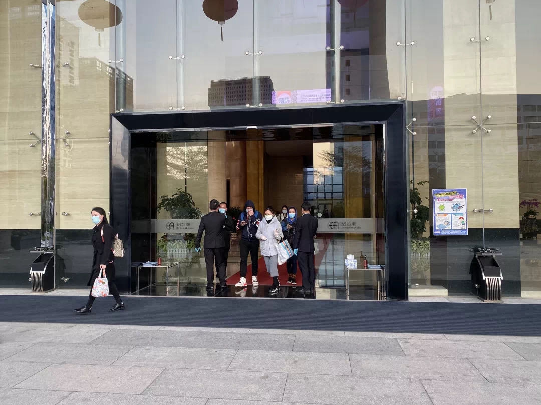 pa视讯上下齐心战“疫”情，党旗飘扬在一线